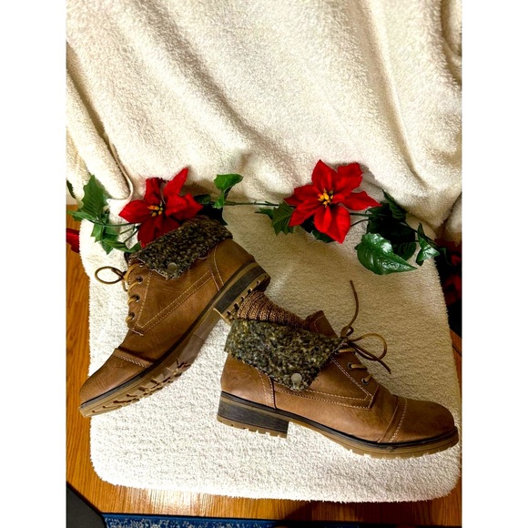 Refresh Shoes - SOLD Women's Combat Style Lace Up Ankle Bootie, Tan, Size 10